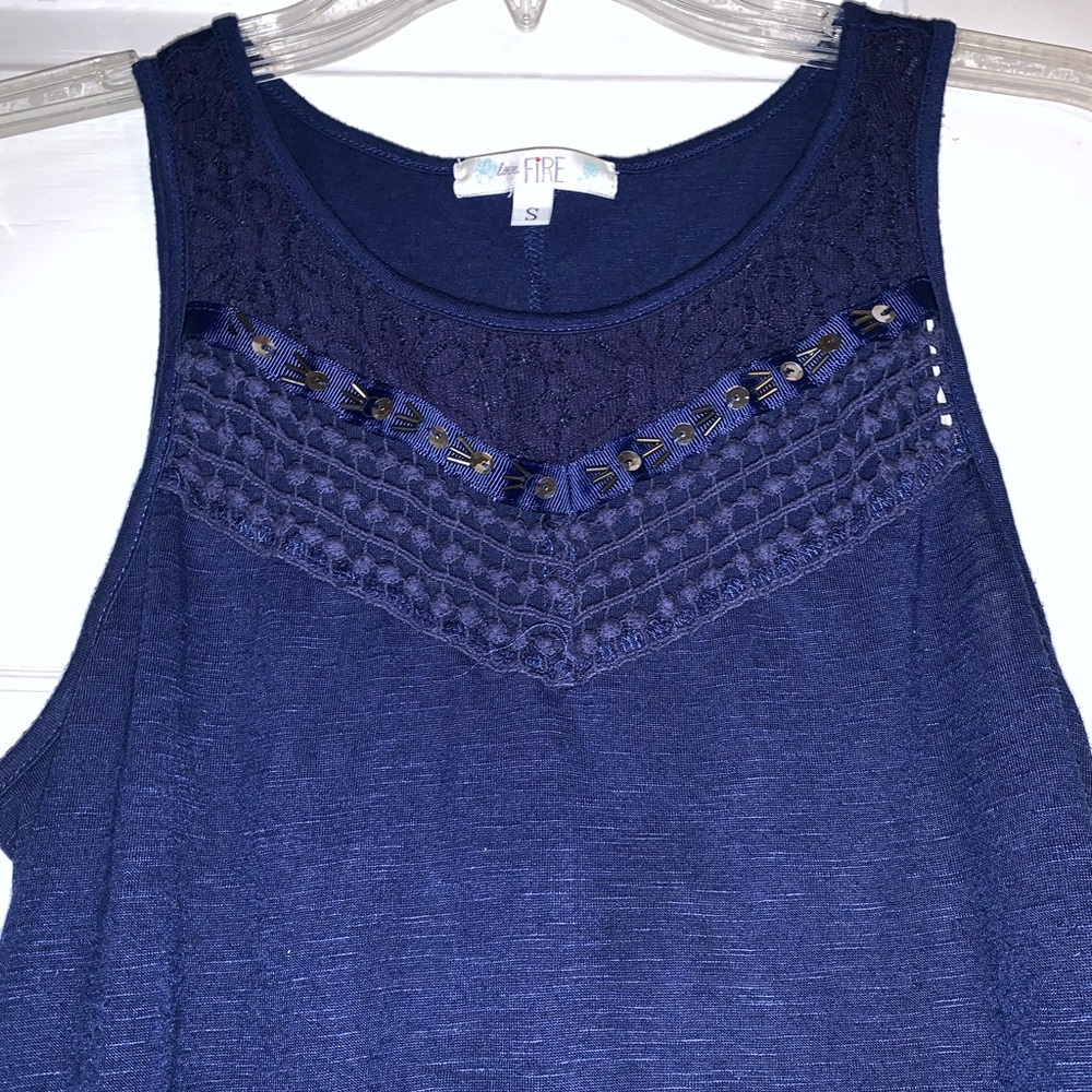 Nice Flowy navy blue sleeveless top